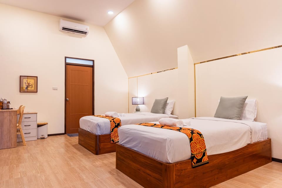 Bed, Photo of the whole room, Bedroom, air conditioner