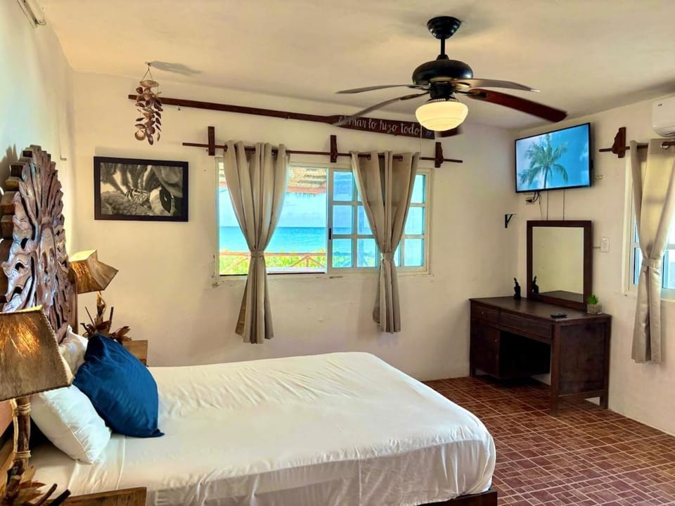 Beachfront House with Terrace & Bar, AC, 6 Max House in State of Yucatan