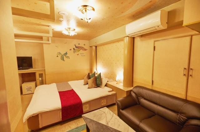 ホテルリーベ十三店 Love hotel in Shizuoka Prefecture