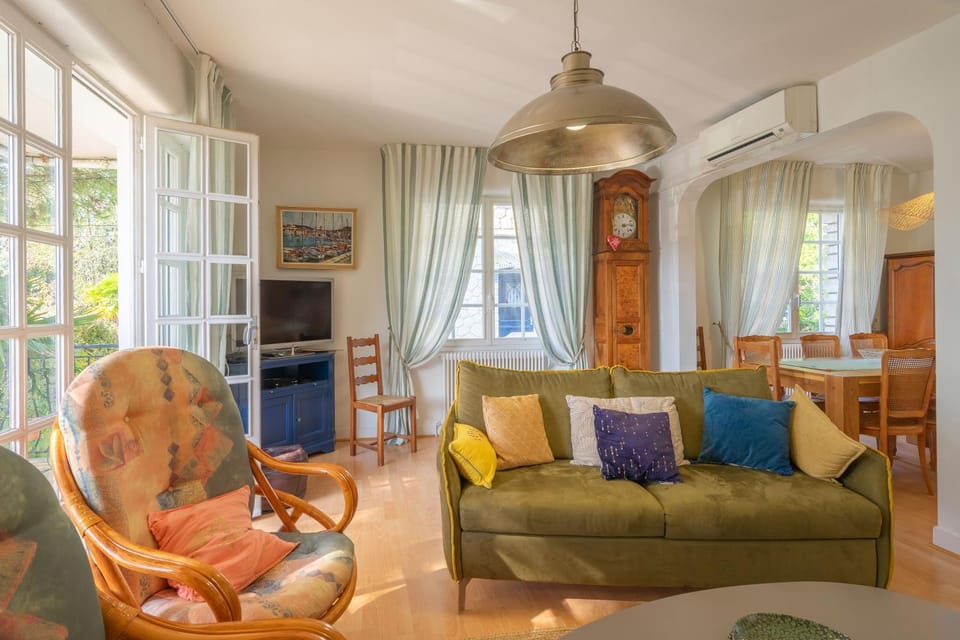 Property building, Living room
