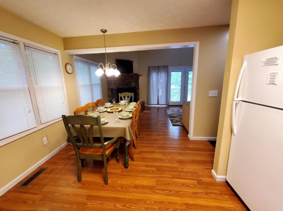 Seating area, Dining area