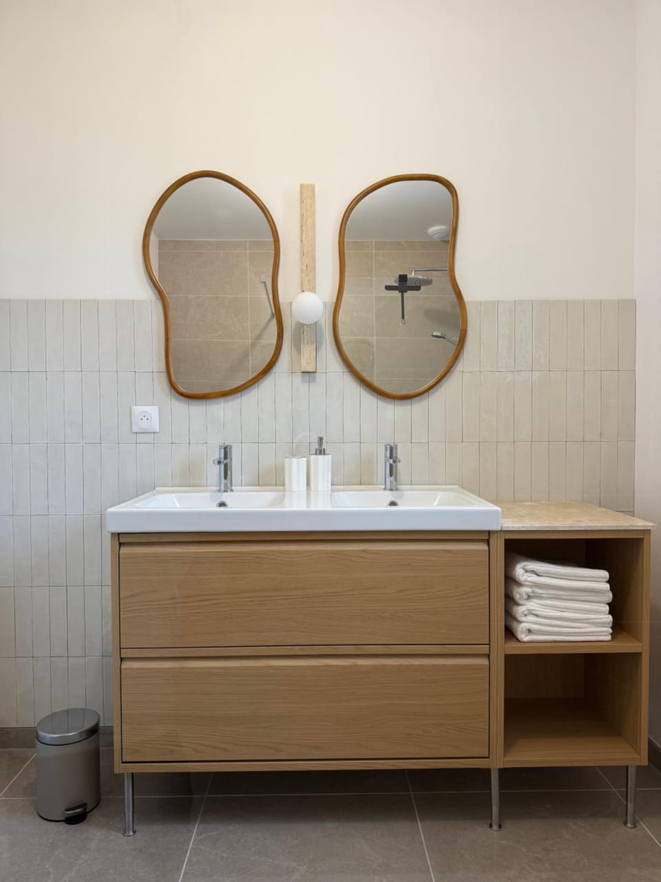 Bathroom, towels