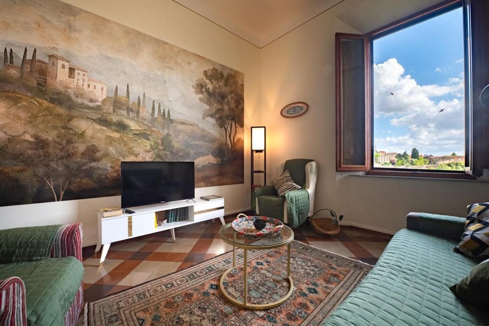 TV and multimedia, View (from property/room), Living room, City view, Landmark view