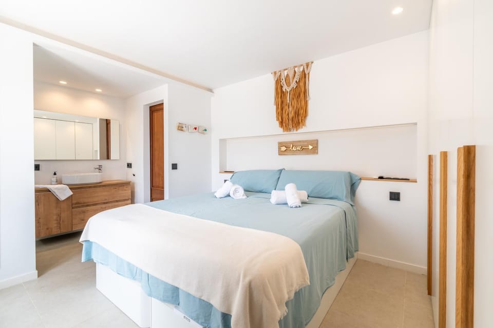 Living room, Bedroom
