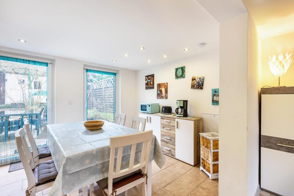 Property building, Kitchen or kitchenette, Living room