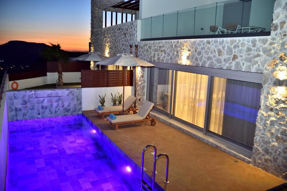Property building, Patio, View (from property/room), Balcony/Terrace, Mountain view, Pool view, Swimming pool, sunbed