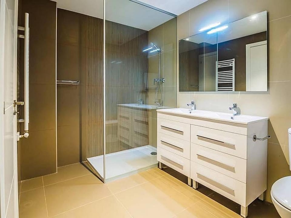 Bathroom, Living room