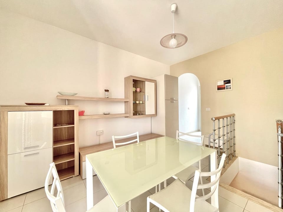 Dining area, pet friendly