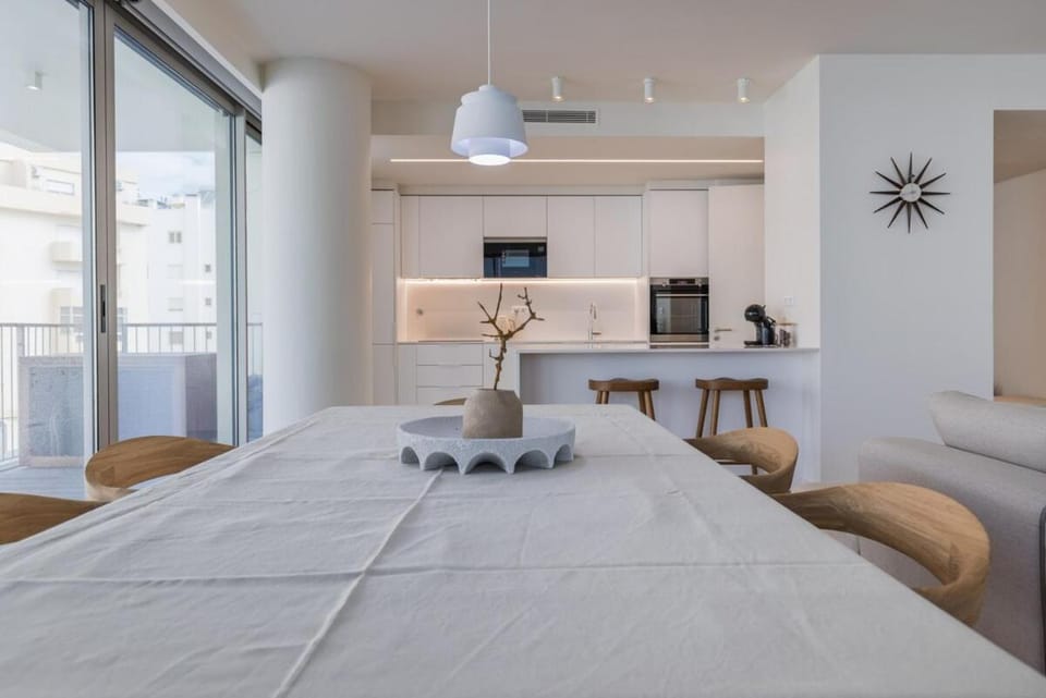 Coffee/tea facilities, Kitchen or kitchenette, Dining area