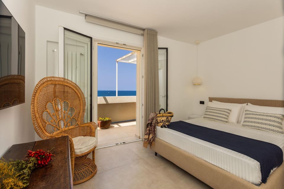 Bed, Bedroom, Sea view