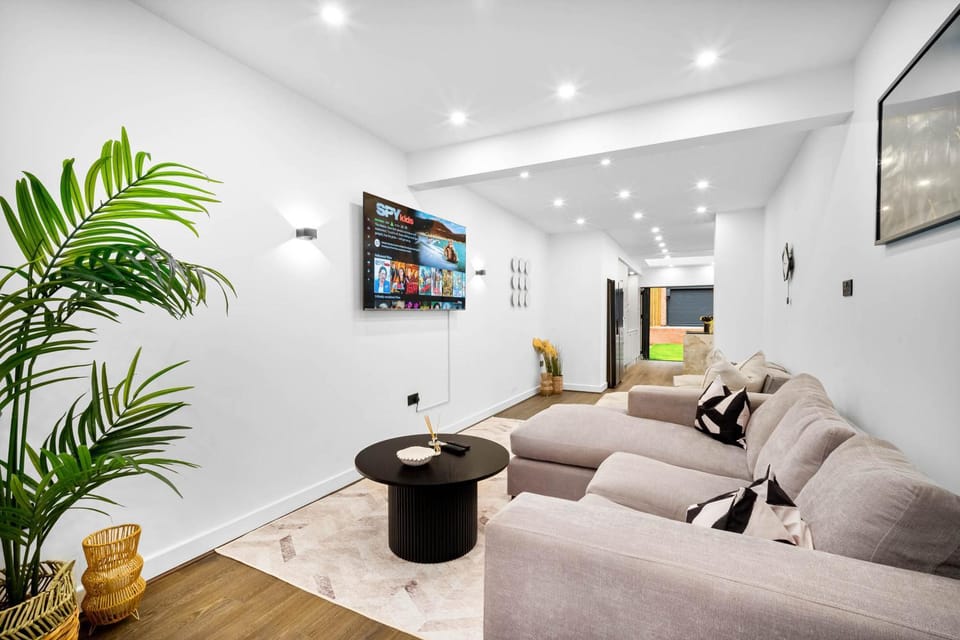 TV and multimedia, Living room, Seating area