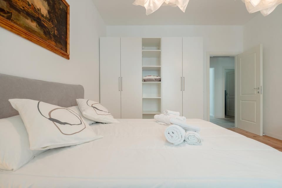 Bed, Photo of the whole room, Bedroom, towels, wardrobe