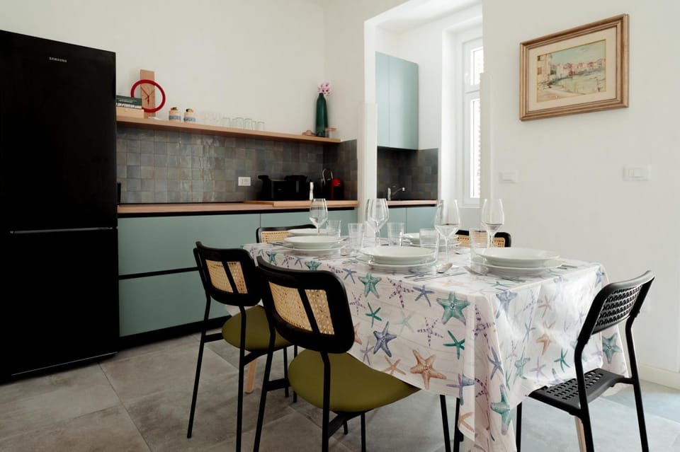 Kitchen or kitchenette, Dining area, stove