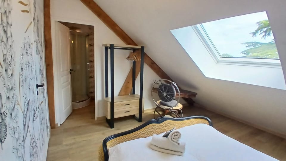 Bed, Photo of the whole room, Bedroom, towels, wardrobe