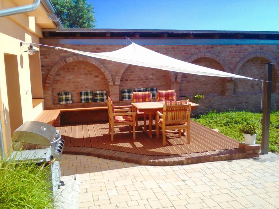 Patio, Garden, Dining area