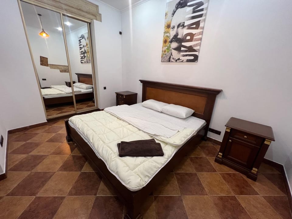HOUSE of UKRAINE на площі Ринок з приватним БОМБОСХОВИЩЕМ Apartment in Lviv
