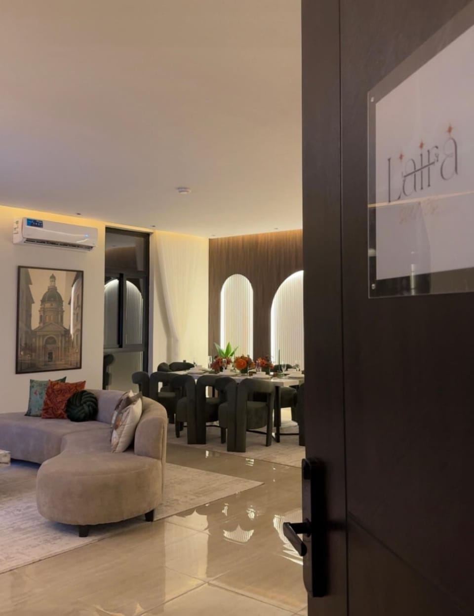 Living room, Seating area