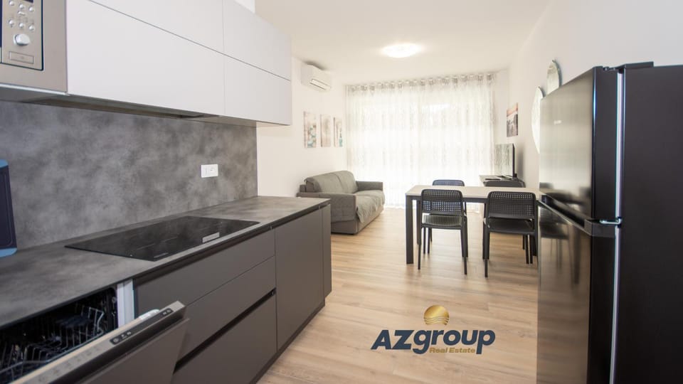 Kitchen or kitchenette, Dining area, stove