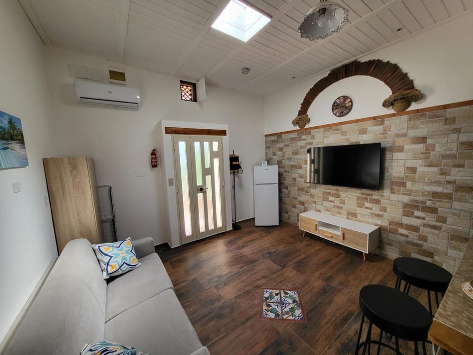 TV and multimedia, Kitchen or kitchenette, Living room