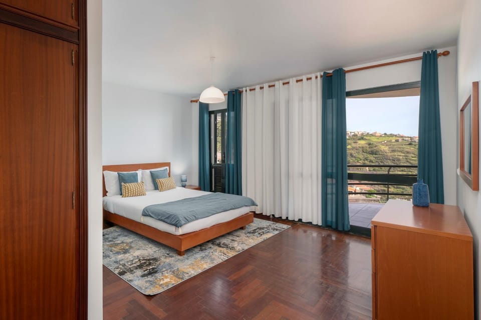 Bed, Balcony/Terrace, Photo of the whole room, Bedroom