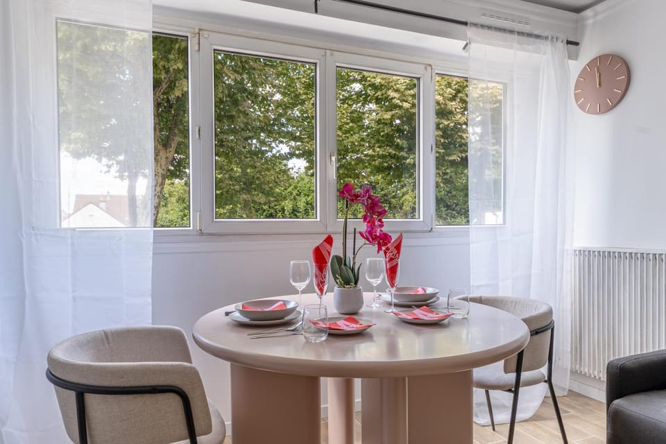 Magic Amour Love Room Apartment in Noisy-le-Grand