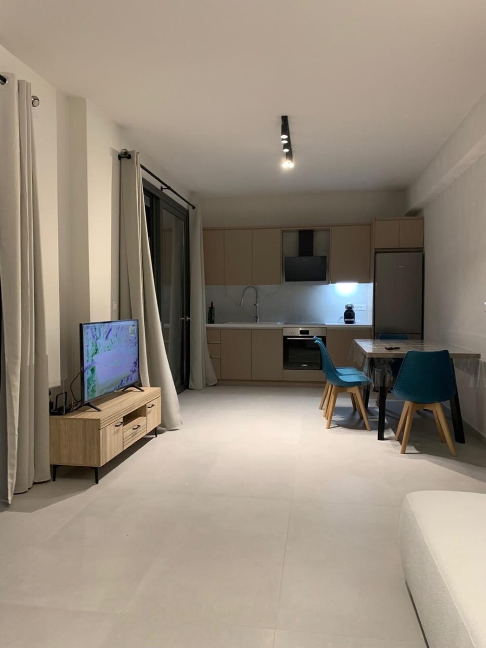 Kitchen or kitchenette, Seating area, Dining area