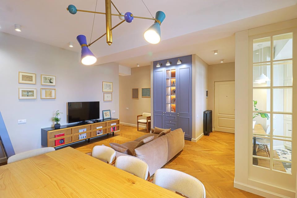 Modern 2BR Apt on Chovelidze St Sleeps 4 - Wehost Apartment in Tbilisi, Georgia