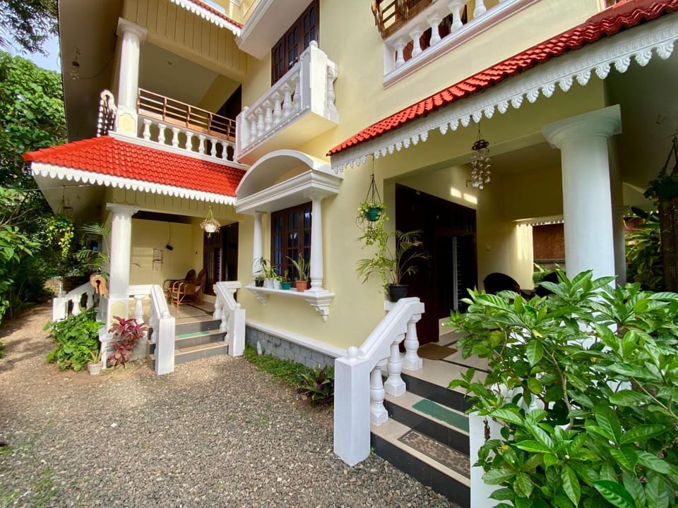 Mango Villa Guesthouse Varkala - A Garden Home Bed and Breakfast in Varkala