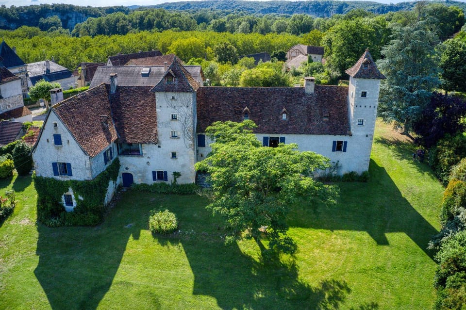 Property building, Natural landscape, Bird's eye view, Garden, Landmark view