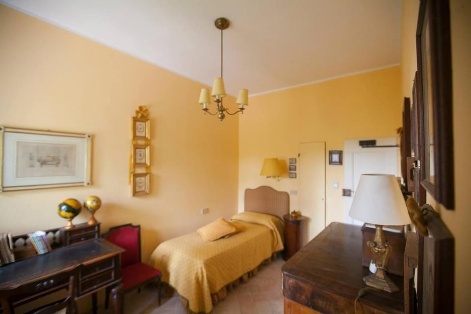 Bed, Photo of the whole room, Seating area, Bedroom