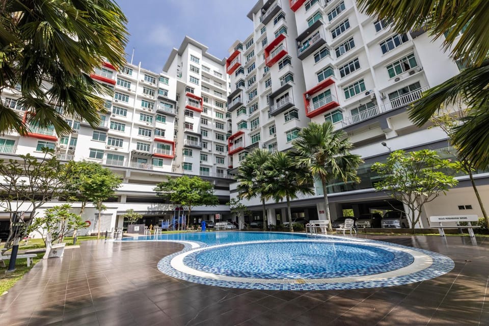 Property building, Day, Pool view, Swimming pool