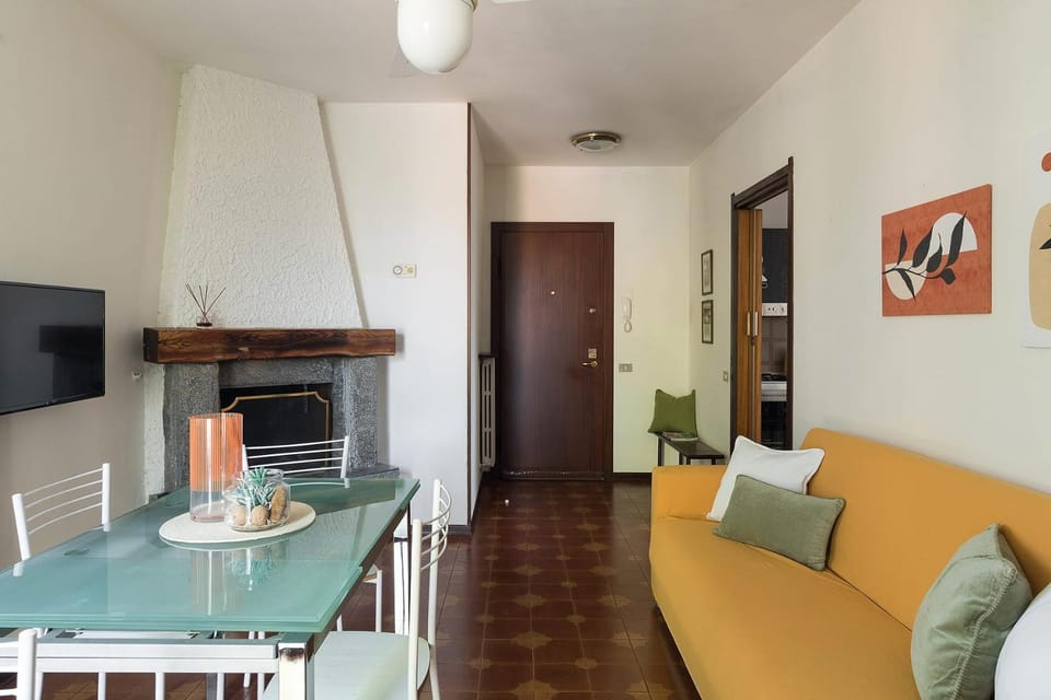 Garibaldi lake view Apartment in Sirmione