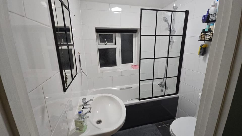 Shower, Toilet, Bathroom, Bath
