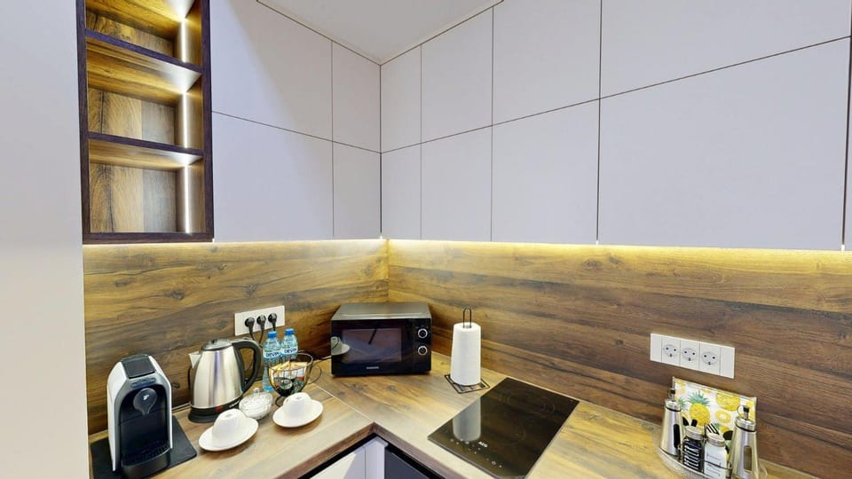 Coffee/tea facilities, Kitchen or kitchenette, dishwasher, microwave, minibar, stove