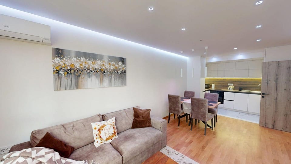 TV and multimedia, Coffee/tea facilities, Kitchen or kitchenette, Living room, Seating area, Dining area, Area and facilities, soundproof