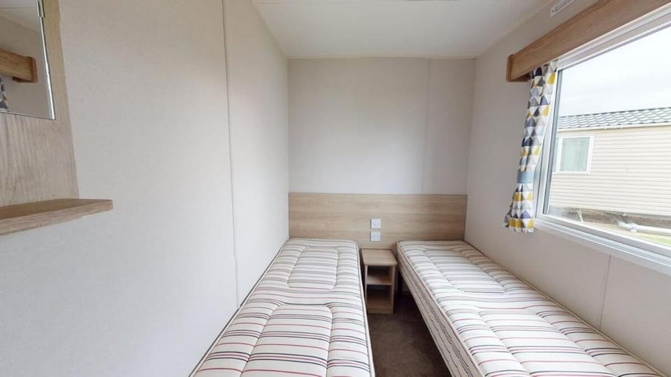 Reduced for remaining breaks for May,Jun,Jul for 6berth caravan partial sea & beachview, Haven littlesea, Weymouth -house rules in photo section House in Weymouth