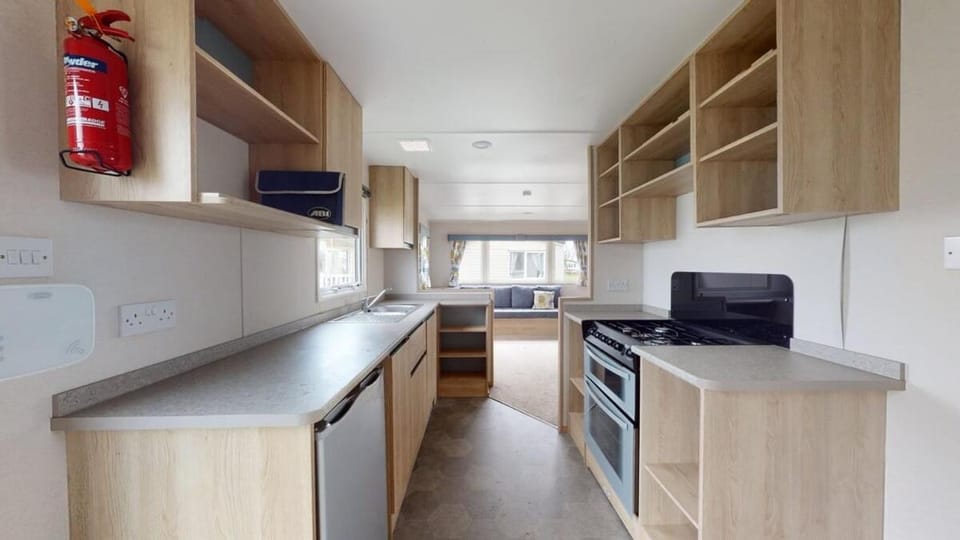 Reduced for remaining breaks for May,Jun,Jul for 6berth caravan partial sea & beachview, Haven littlesea, Weymouth -house rules in photo section House in Weymouth