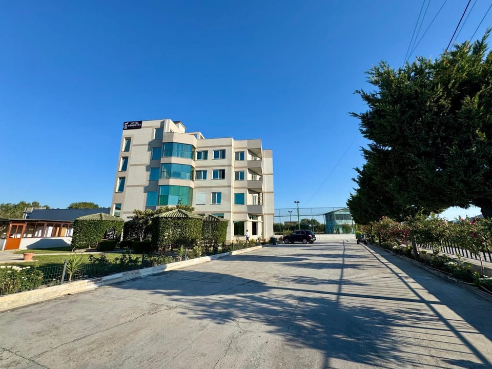 Property building, Neighbourhood, Street view, Parking