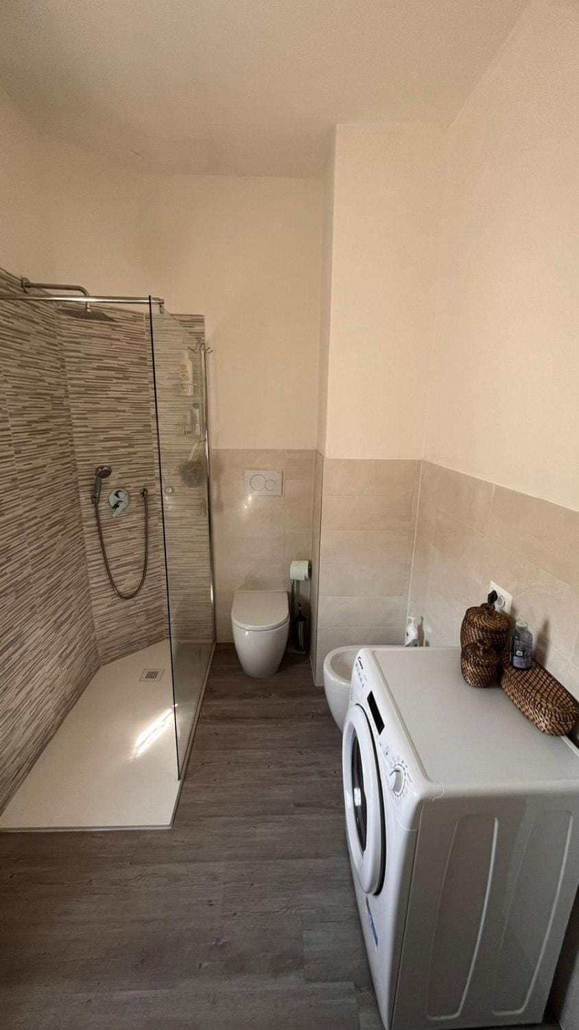 Shower, Toilet, Bathroom, washing machine, dryer