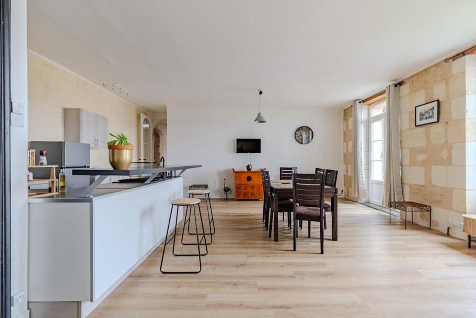 Kitchen or kitchenette, Seating area, Dining area, pet friendly