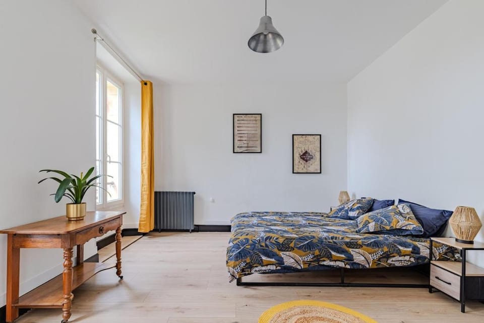 Bed, Photo of the whole room, Bedroom