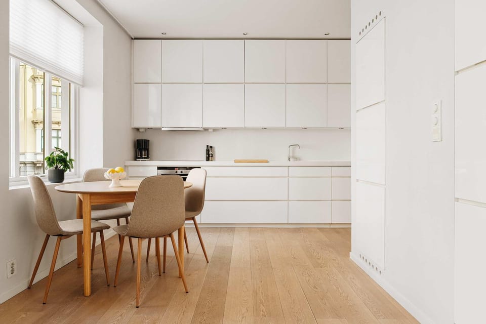 Kitchen or kitchenette, Dining area