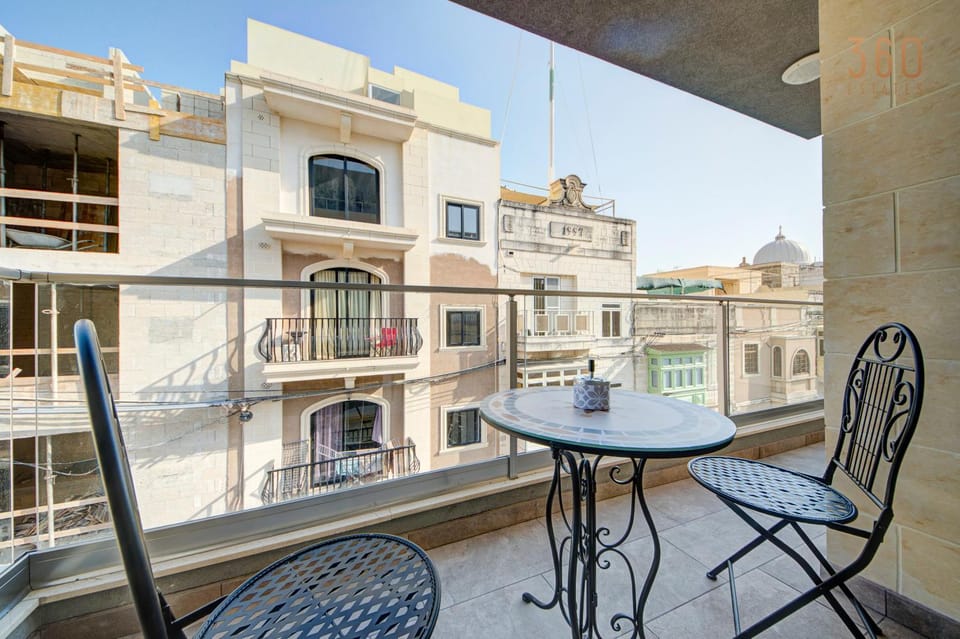 Property building, Patio, Day, View (from property/room), Balcony/Terrace, Dining area
