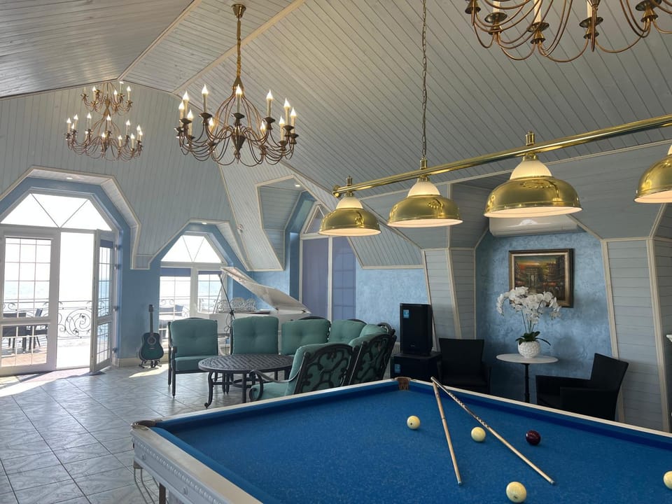 Billiard, Karaoke, Living room, Seating area