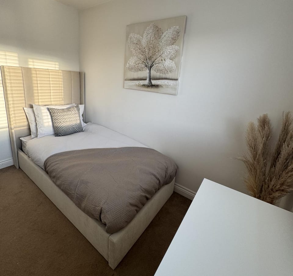Contractors Nest House in Dartford