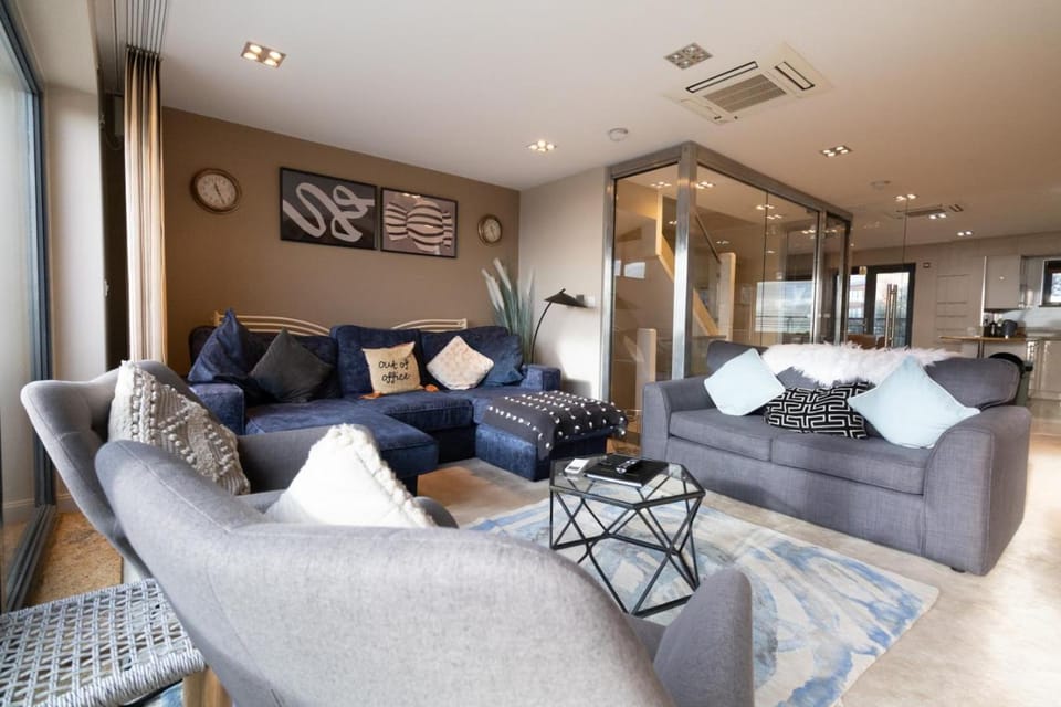Stunning Swansea Marina beach house with sea views Apartment in Swansea