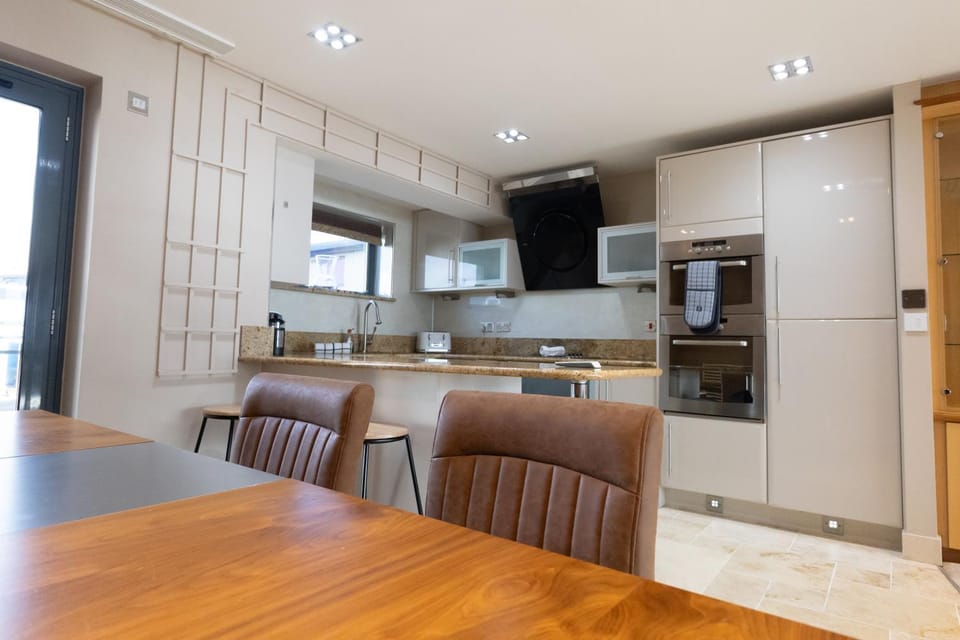 Kitchen or kitchenette, Dining area, microwave, oven, toaster