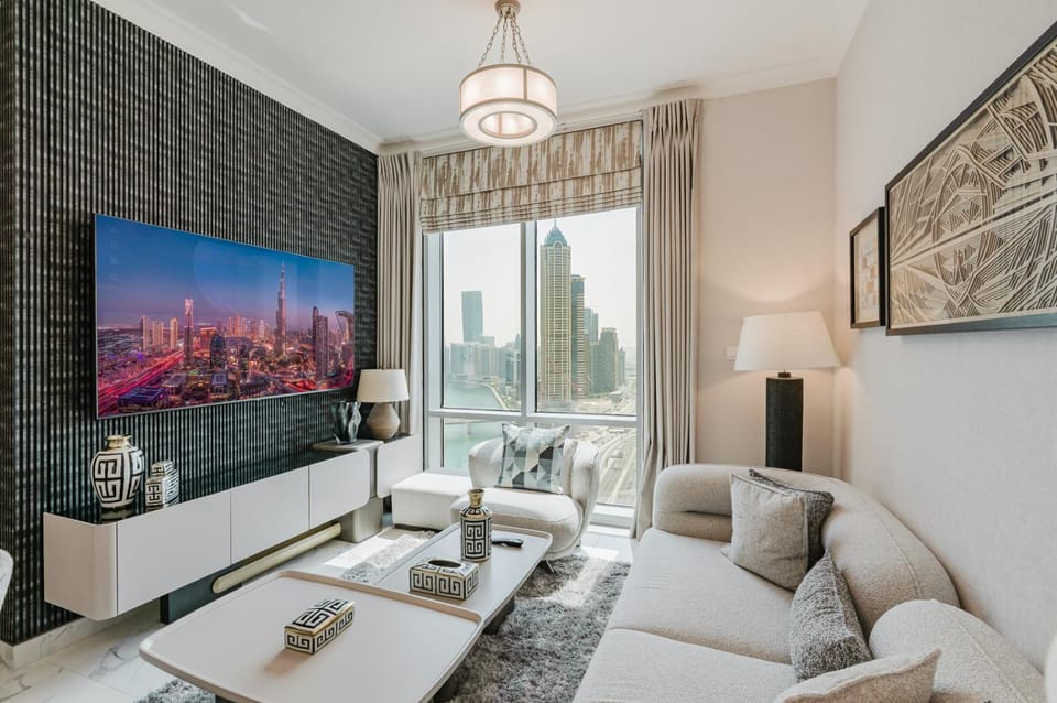 Bed, TV and multimedia, Living room