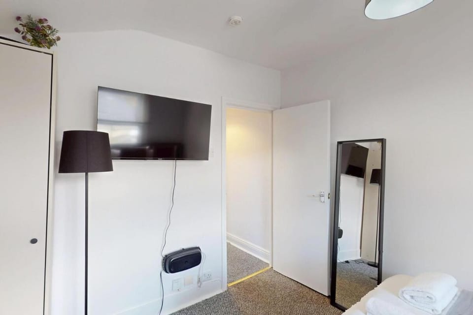 TV and multimedia, Bedroom, wardrobe