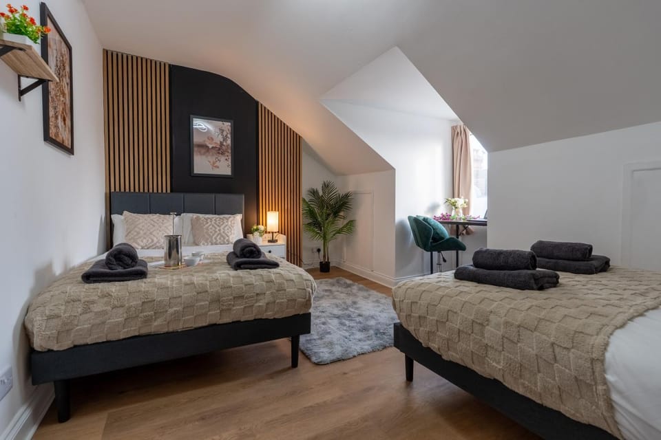 Open Mind Property - Cozy 4BR Flat & 12 Guests Apartment in Arun District